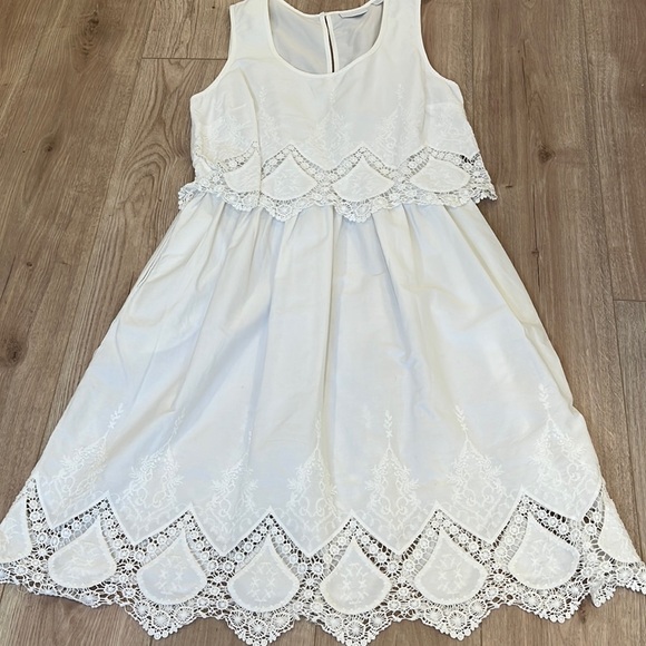BEAUTIFUL WHITE SUMMER DRESS - Picture 1 of 10